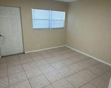1522 S N Street - Photo Thumbnail 14