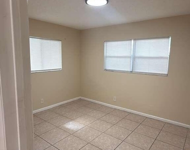 1522 S N Street - Photo Thumbnail 17