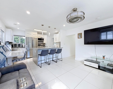 6135 Nw 24th Court - Photo Thumbnail 4