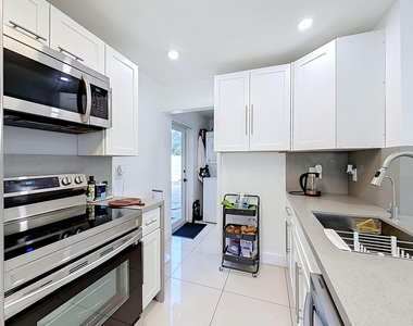 6135 Nw 24th Court - Photo Thumbnail 8