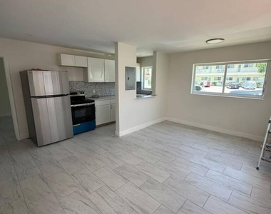 999 S Riverside Drive - Photo Thumbnail 4