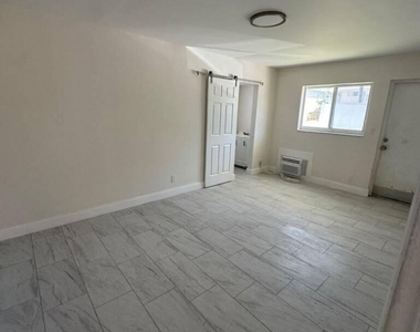 999 S Riverside Drive - Photo Thumbnail 2