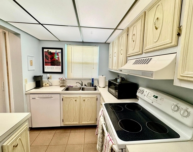 1100 Ponce De Leon Circle - Photo Thumbnail 4