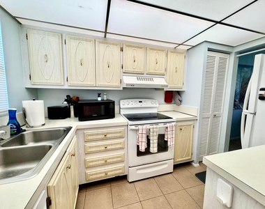 1100 Ponce De Leon Circle - Photo Thumbnail 5