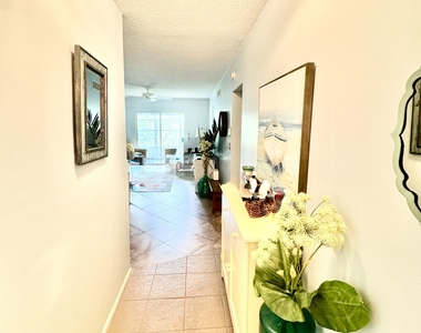 1100 Ponce De Leon Circle - Photo Thumbnail 9