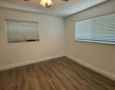 1123 Nw 3rd Avenue - Photo Thumbnail 6