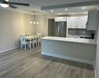 423 Markham T - Photo Thumbnail 2