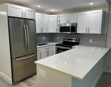 423 Markham T - Photo Thumbnail 1