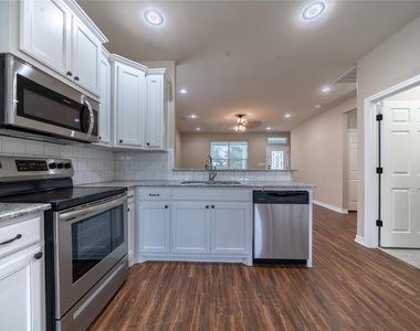 1030 W Gandy - Photo Thumbnail 4