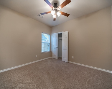 1030 W Gandy - Photo Thumbnail 2
