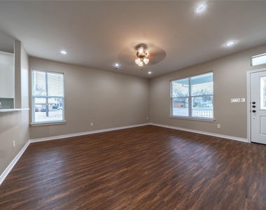 1030 W Gandy - Photo Thumbnail 12