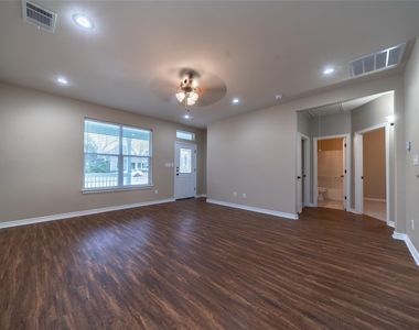 1030 W Gandy - Photo Thumbnail 11