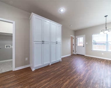 1030 W Gandy - Photo Thumbnail 10