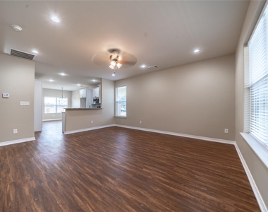 1030 W Gandy - Photo Thumbnail 7