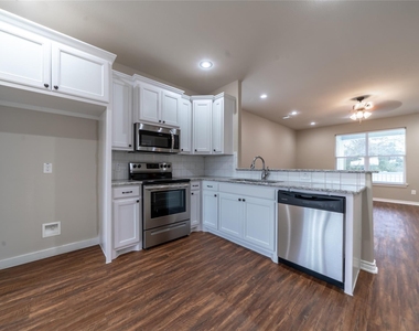 1030 W Gandy - Photo Thumbnail 6