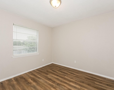 7225 Harold Walker Drive - Photo Thumbnail 4