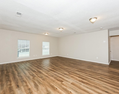 7225 Harold Walker Drive - Photo Thumbnail 3