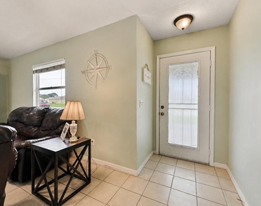 1755 Sw Castinet Lane - Photo Thumbnail 3