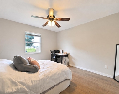 1755 Sw Castinet Lane - Photo Thumbnail 18