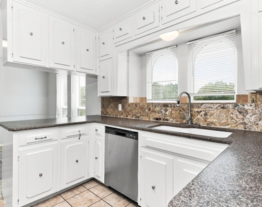 408 Cavender Court - Photo Thumbnail 3
