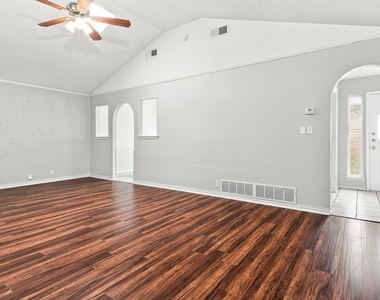 408 Cavender Court - Photo Thumbnail 6