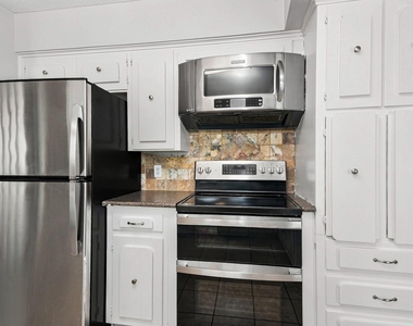 408 Cavender Court - Photo Thumbnail 2