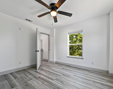 158 Lakeshore Drive - Photo Thumbnail 21