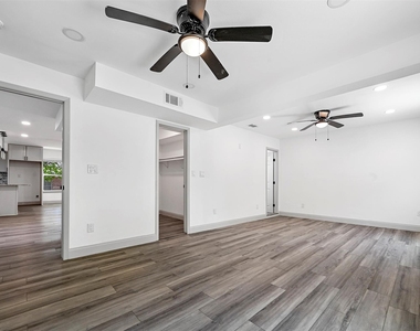 158 Lakeshore Drive - Photo Thumbnail 7