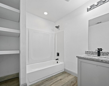 158 Lakeshore Drive - Photo Thumbnail 17