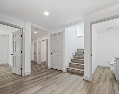158 Lakeshore Drive - Photo Thumbnail 9