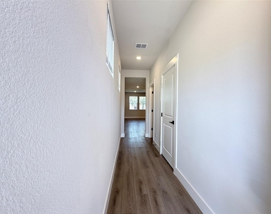 1707 Zachary Avenue - Photo Thumbnail 3