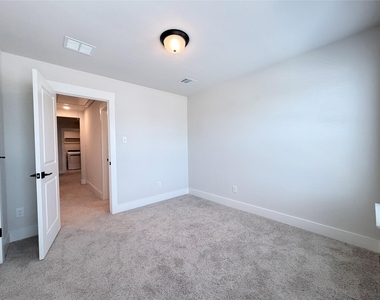 1707 Zachary Avenue - Photo Thumbnail 21