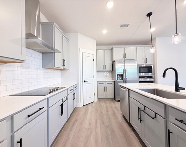 1707 Zachary Avenue - Photo Thumbnail 9