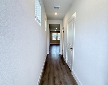 1707 Zachary Avenue - Photo Thumbnail 2