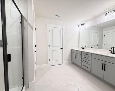 1707 Zachary Avenue - Photo Thumbnail 18