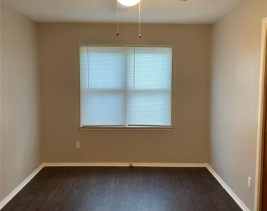 3231 Ivy Lane - Photo Thumbnail 14