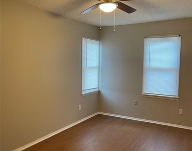 3231 Ivy Lane - Photo Thumbnail 6