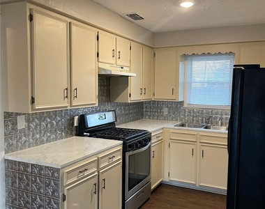 3231 Ivy Lane - Photo Thumbnail 2