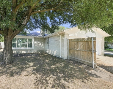 2718 Oakmont Drive - Photo Thumbnail 8