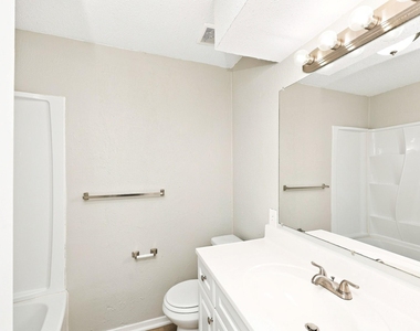 2718 Oakmont Drive - Photo Thumbnail 7