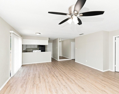 2718 Oakmont Drive - Photo Thumbnail 4