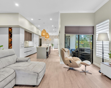 8289 Nw 38th Street - Photo Thumbnail 2