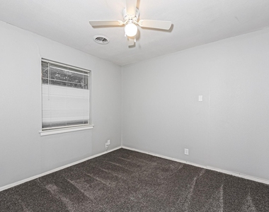 2814 Sequoia Lane - Photo Thumbnail 6