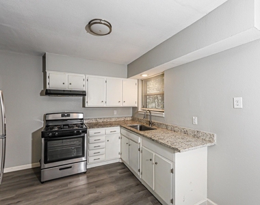 2814 Sequoia Lane - Photo Thumbnail 2