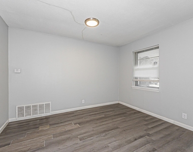 2814 Sequoia Lane - Photo Thumbnail 5