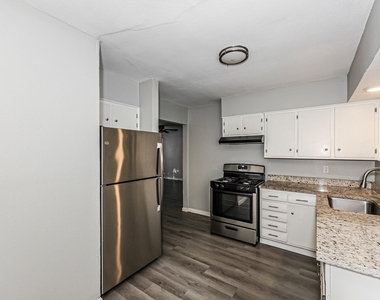 2814 Sequoia Lane - Photo Thumbnail 3