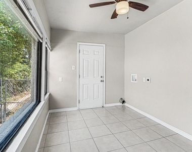 1108 E Robert Street - Photo Thumbnail 11