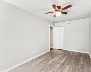 1108 E Robert Street - Photo Thumbnail 15