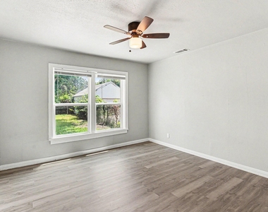 1108 E Robert Street - Photo Thumbnail 14