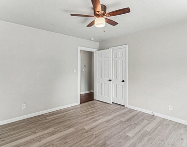 1108 E Robert Street - Photo Thumbnail 13
